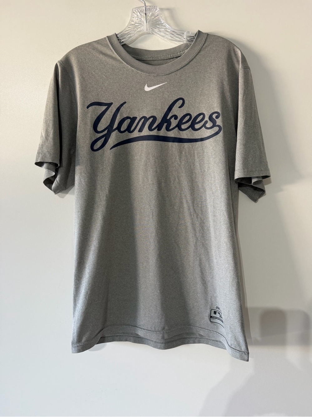 Nike Gray Yankees Short-Sleeve Tee dri-fit small
